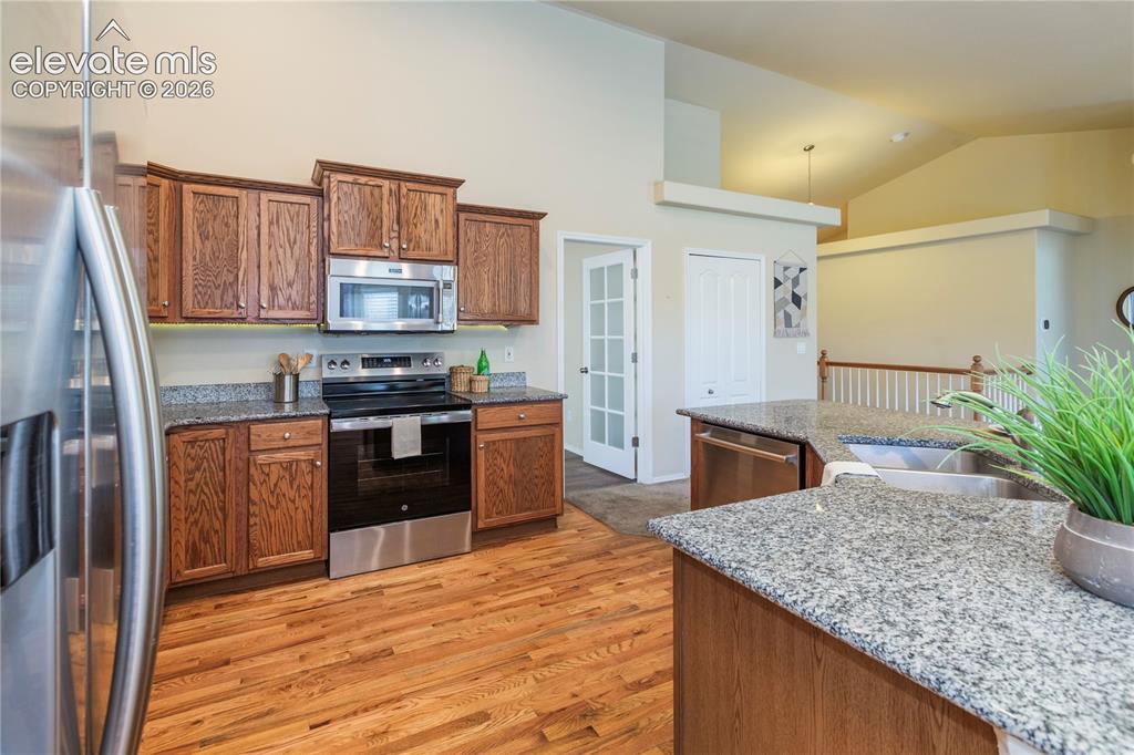 Image 7 of 44: Kitchen