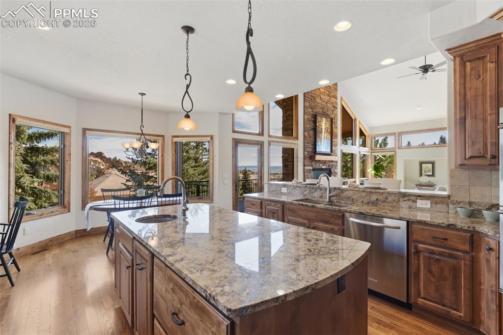Image 13 of 47: Kitchen