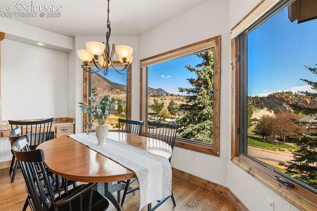Image 14 of 47: Dining Area
