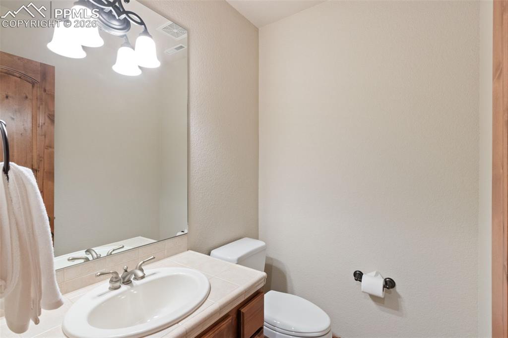 Image 37 of 47: Bathroom