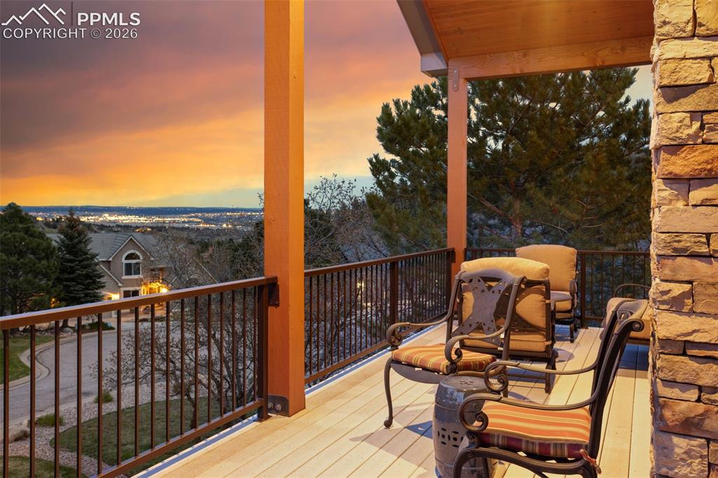Image 5 of 47: Deck