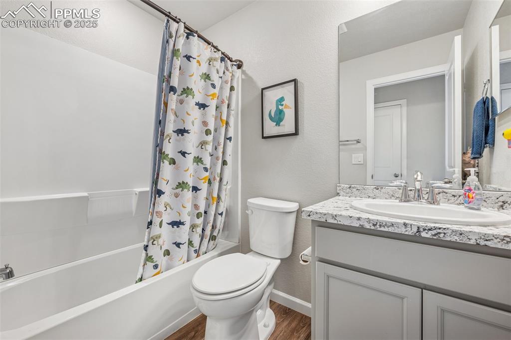 Image 14 of 30: Upstairs full bath