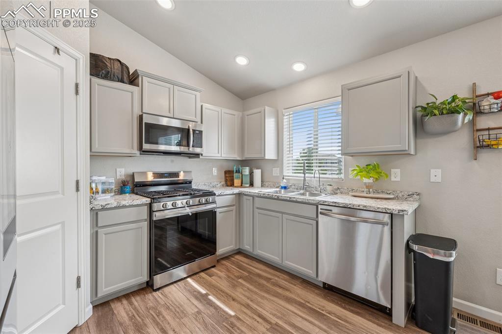 Image 9 of 30: Kitchen