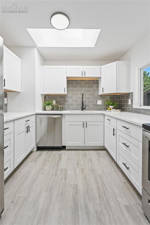 Image 10 of 44: Kitchen