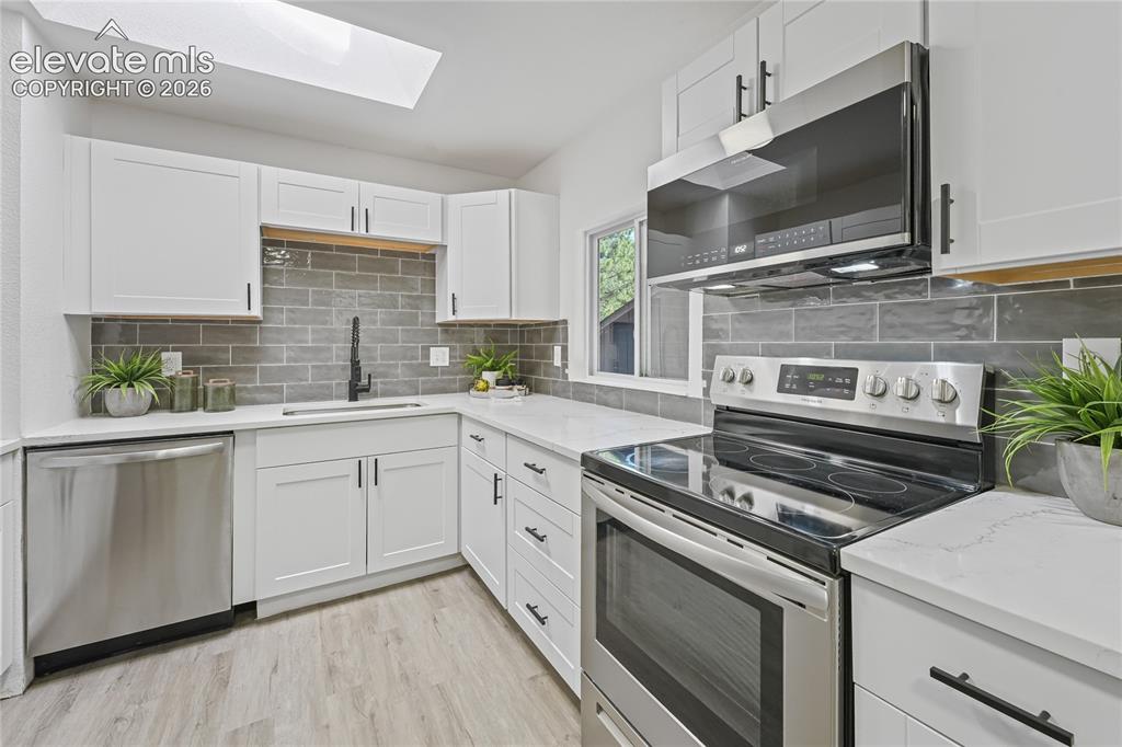 Image 11 of 44: Kitchen