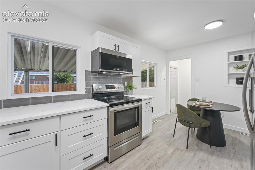 Image 13 of 44: Kitchen