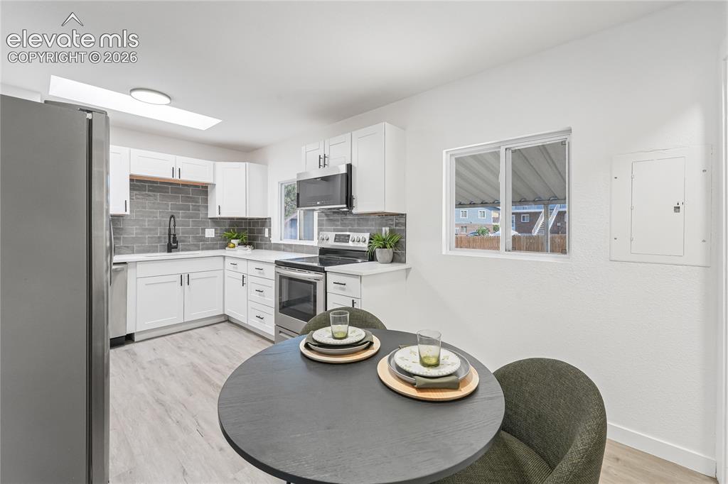 Image 9 of 44: Kitchen