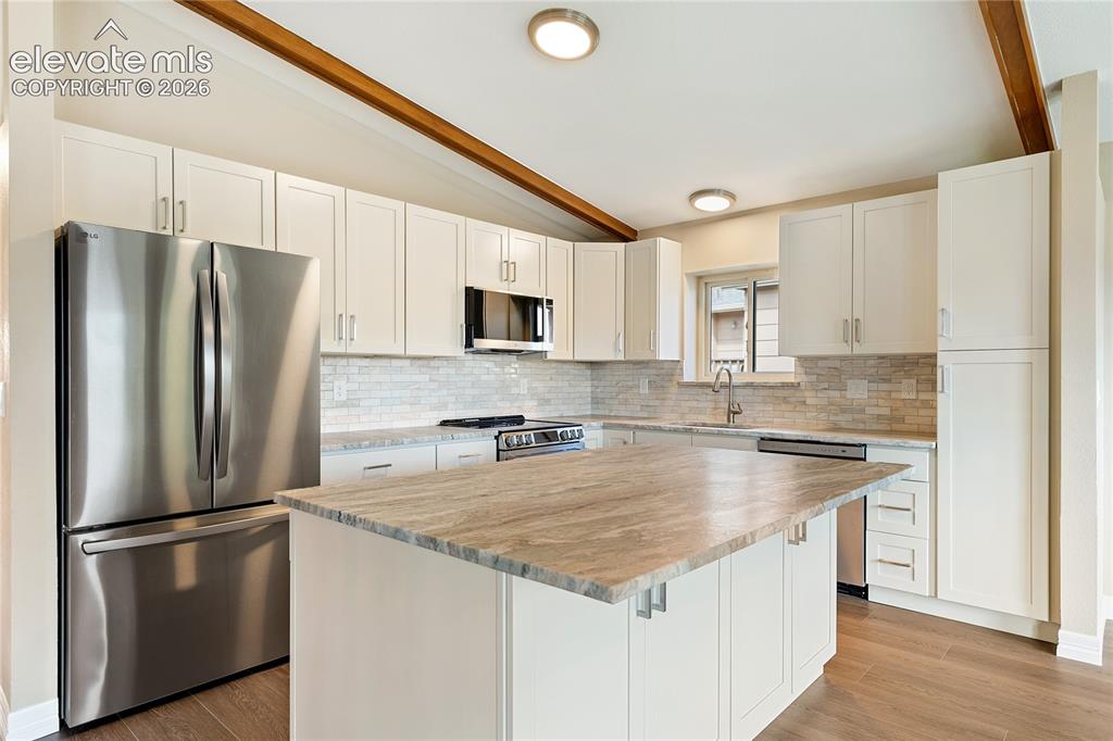 Image 11 of 47: Kitchen