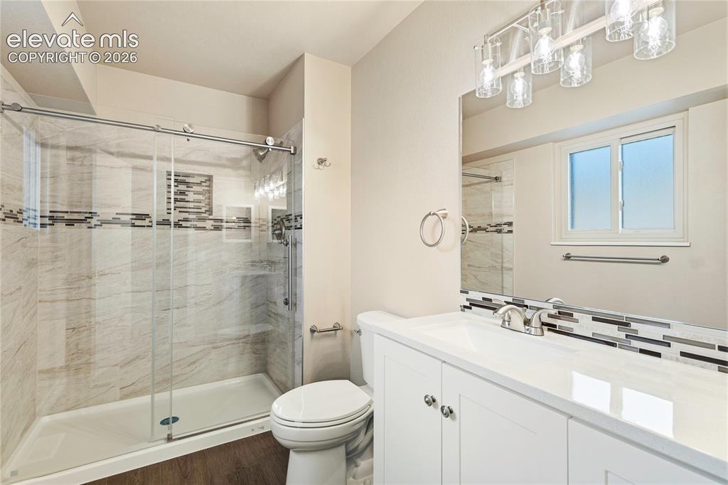 Image 19 of 47: Bathroom