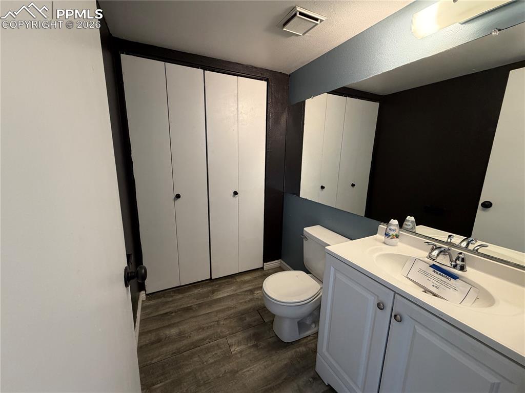 Image 12 of 26: Bathroom