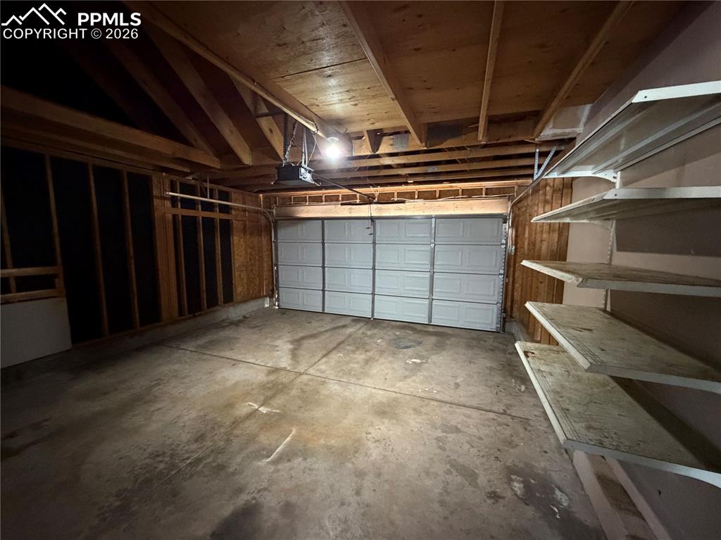 Image 22 of 26: Garage