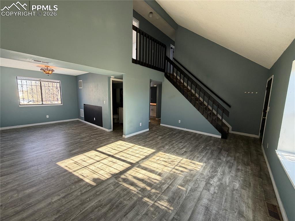 Image 3 of 26: Living Room