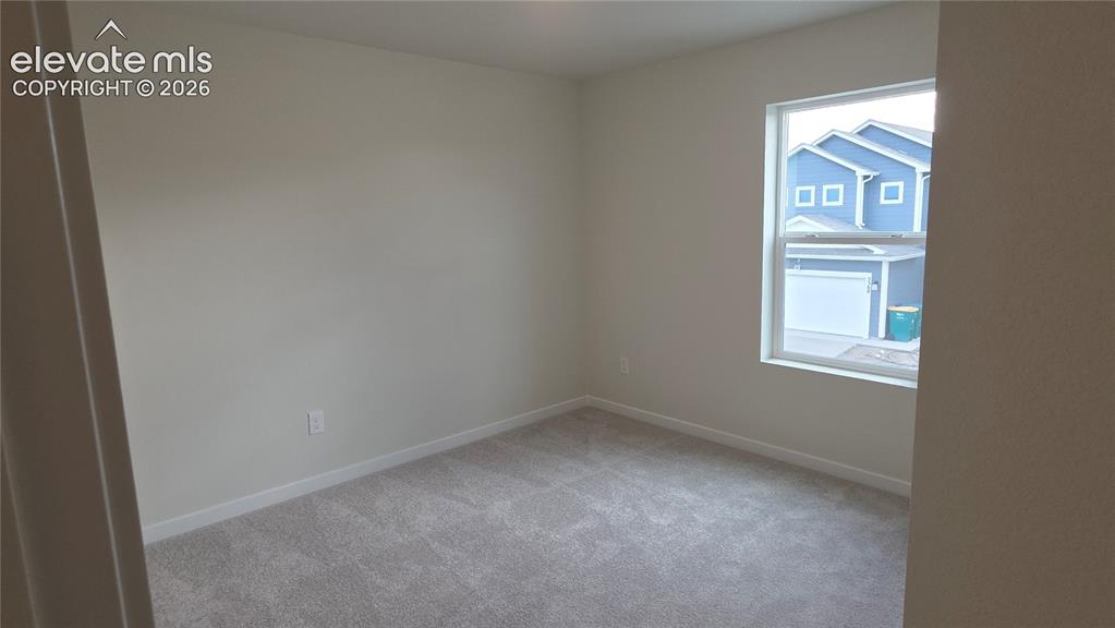 Image 15 of 17: Bedroom