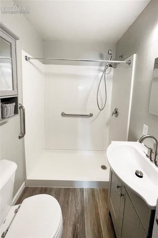 Image 10 of 25: Bathroom