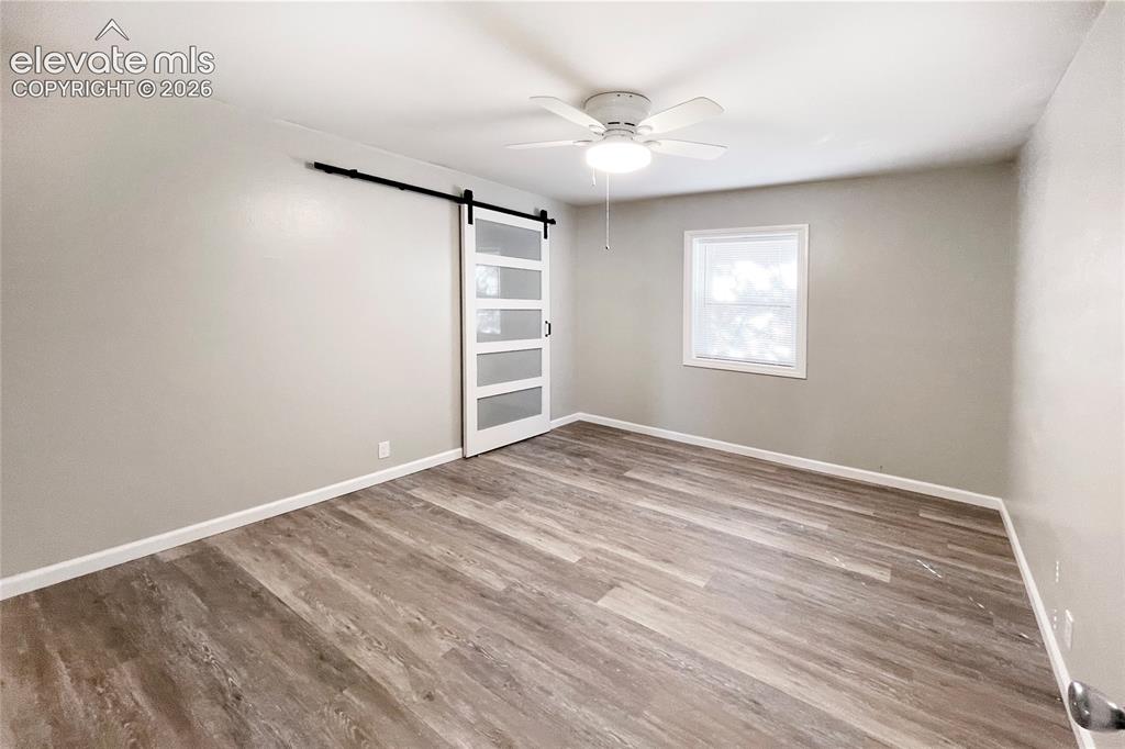 Image 11 of 25: Bedroom
