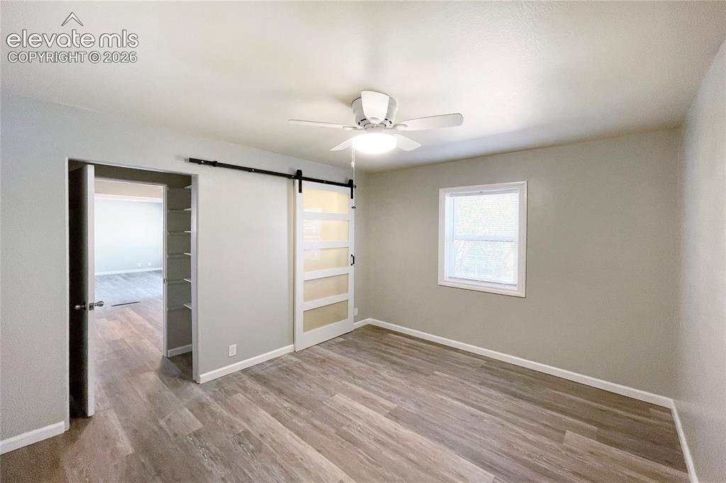 Image 14 of 25: Bedroom