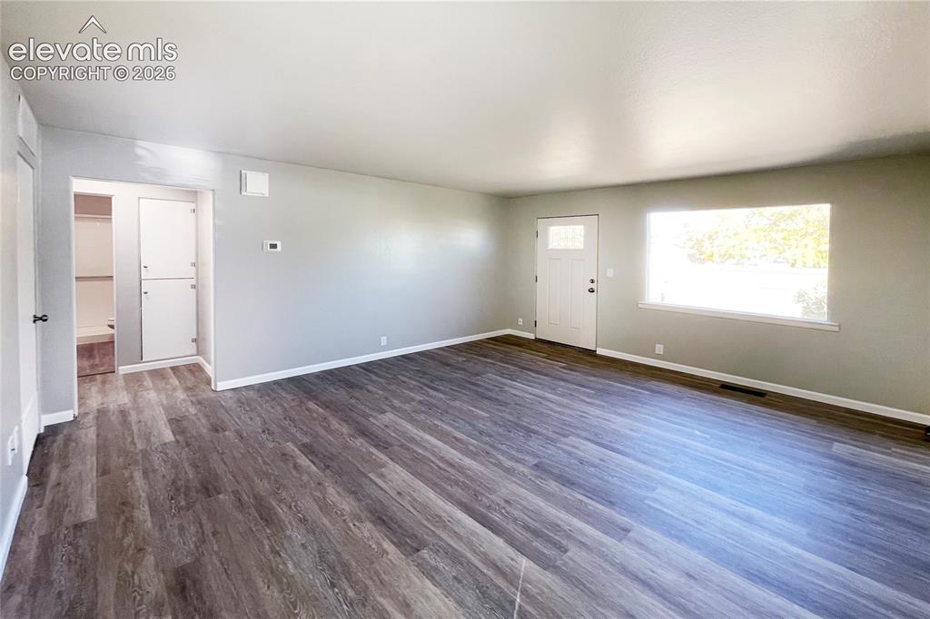 Image 15 of 25: Living Room