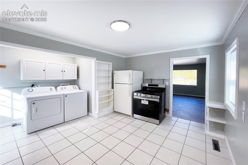 Image 20 of 25: Kitchen