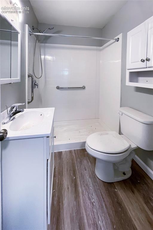 Image 22 of 25: Bathroom