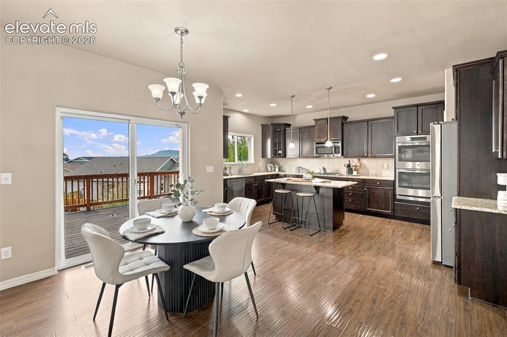 Image 12 of 45: Dining Area