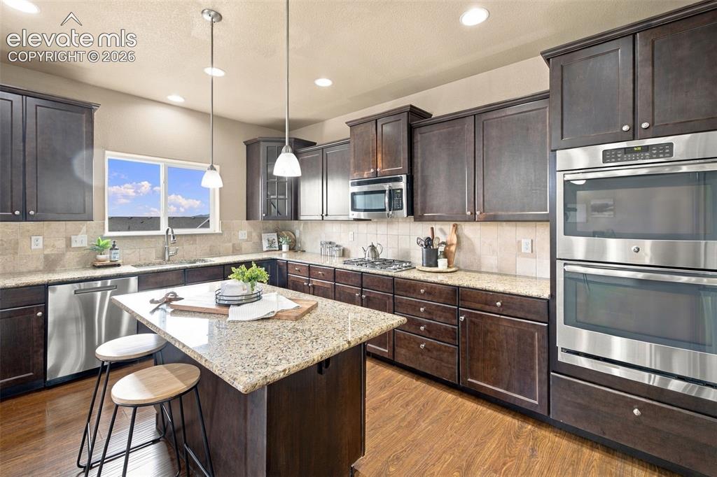 Image 14 of 45: Kitchen