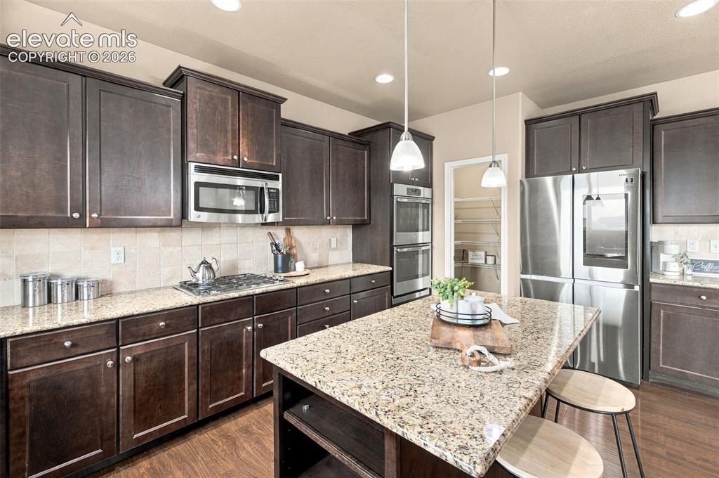 Image 15 of 45: Kitchen