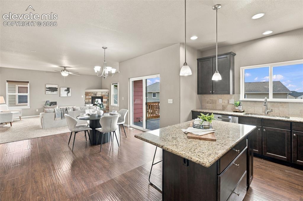 Image 17 of 45: Kitchen