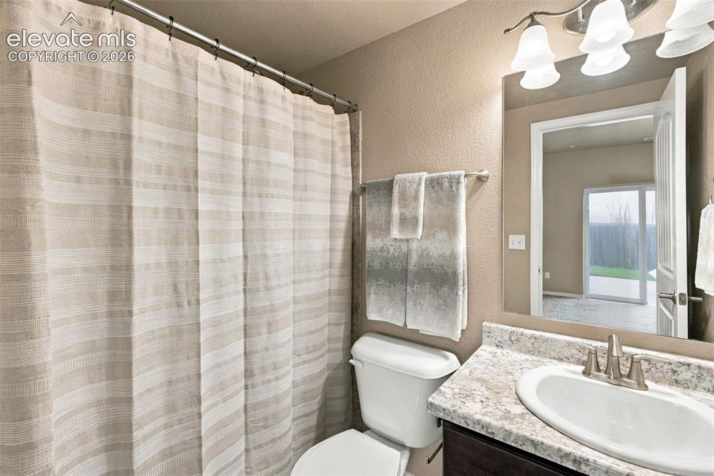 Image 40 of 45: Bathroom