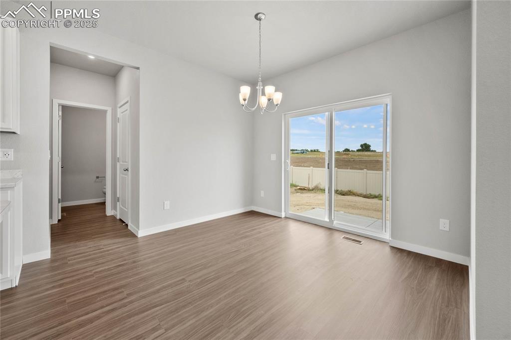 Image 10 of 34: Dining Area