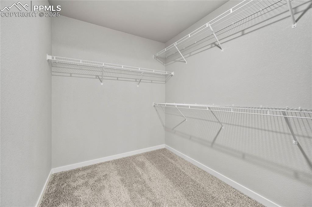 Image 27 of 34: Closet