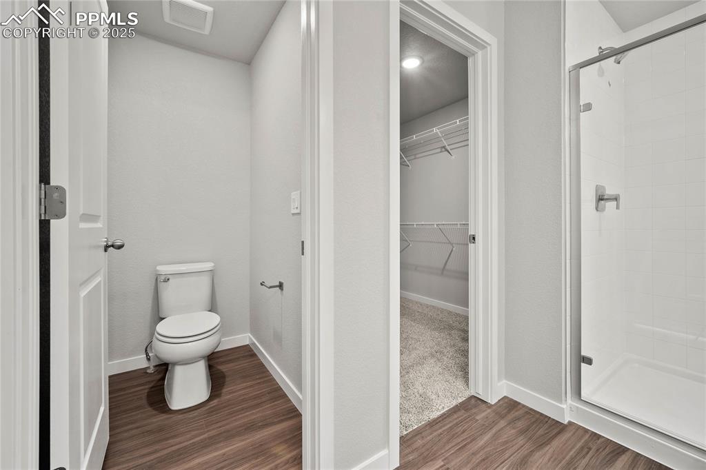 Image 28 of 34: Bathroom