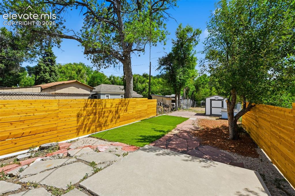 Image 19 of 22: Yard