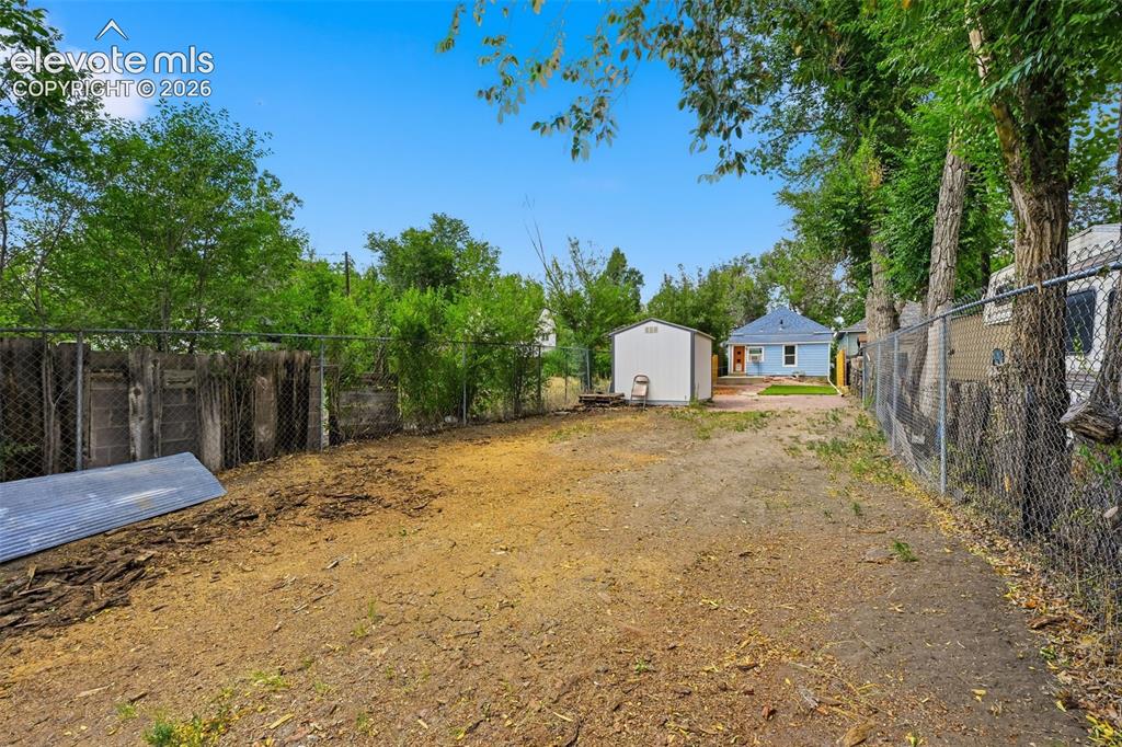 Image 22 of 22: Yard