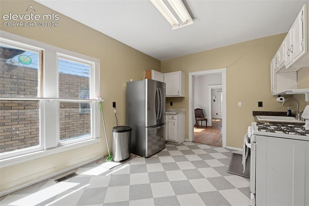 Image 8 of 22: Kitchen