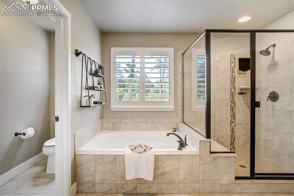 Image 24 of 50: Bathroom