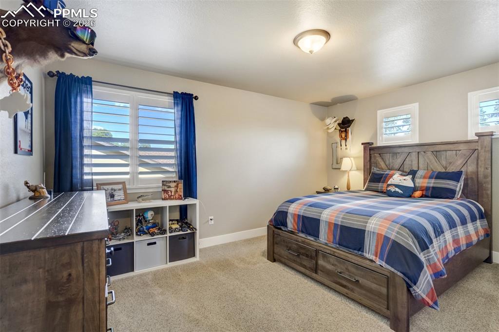 Image 28 of 50: Bedroom