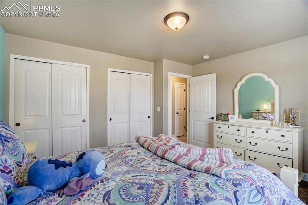 Image 31 of 50: Bedroom