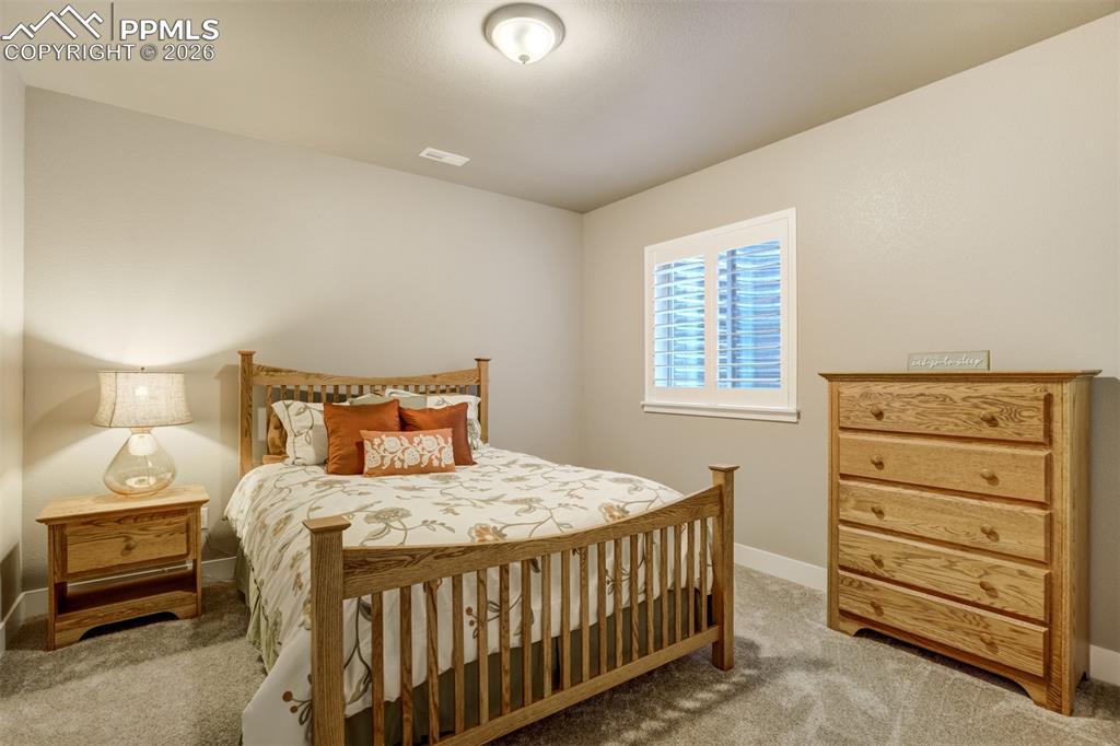 Image 39 of 50: Bedroom