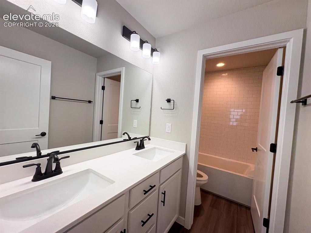 Image 10 of 23: Bathroom