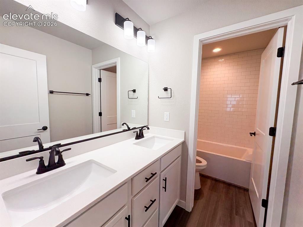 Image 11 of 23: Bathroom