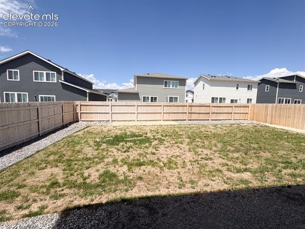 Image 22 of 23: Yard