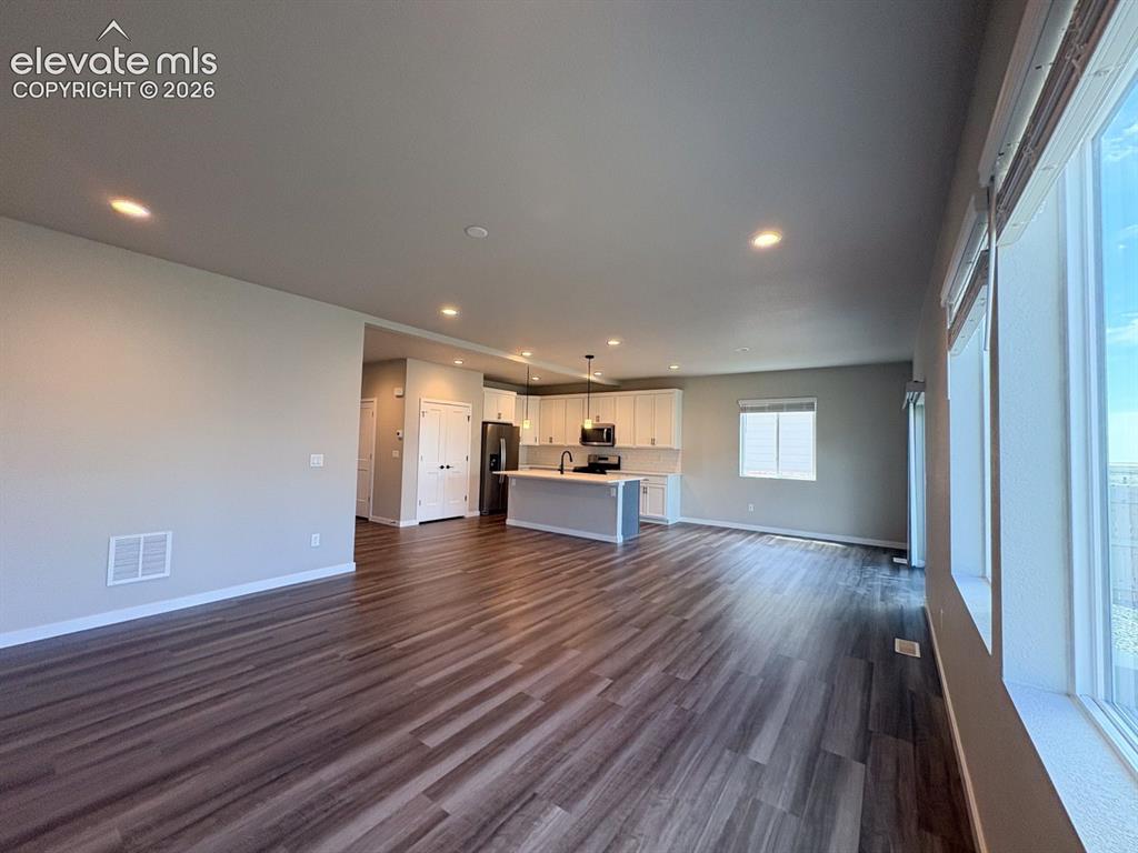 Image 5 of 23: Living Room