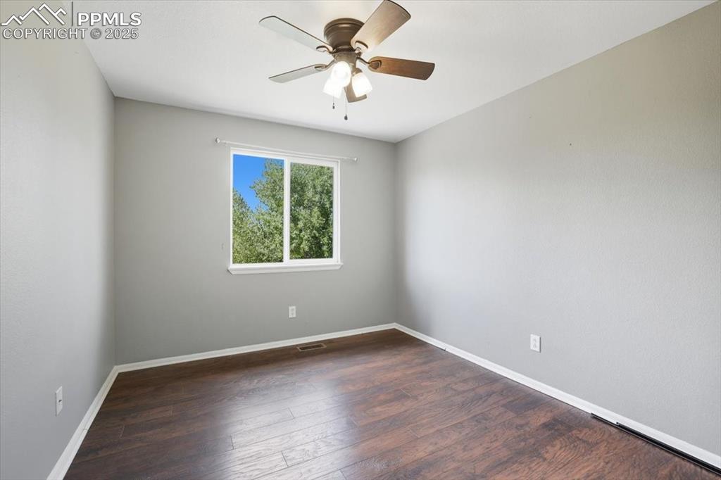 Image 12 of 28: Bedroom