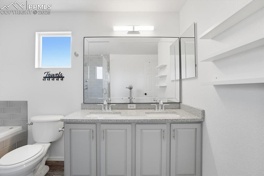 Image 19 of 28: Bathroom