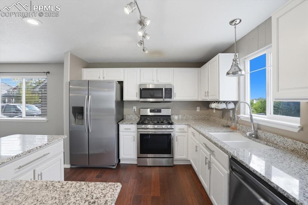 Image 4 of 28: Kitchen