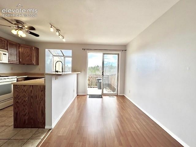 Image 13 of 43: Dining Area