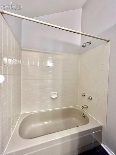 Image 19 of 43: Bathroom