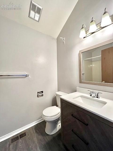 Image 20 of 43: Bathroom