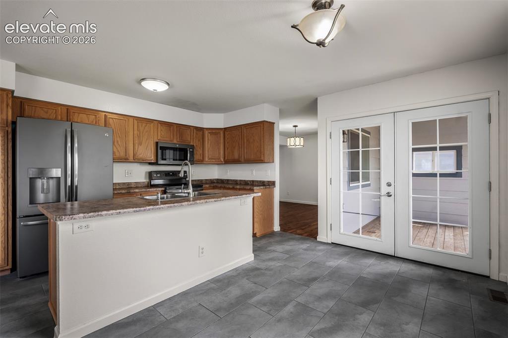 Image 11 of 46: Kitchen