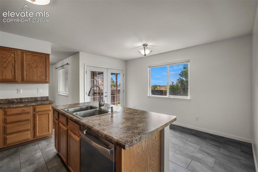Image 14 of 46: Kitchen